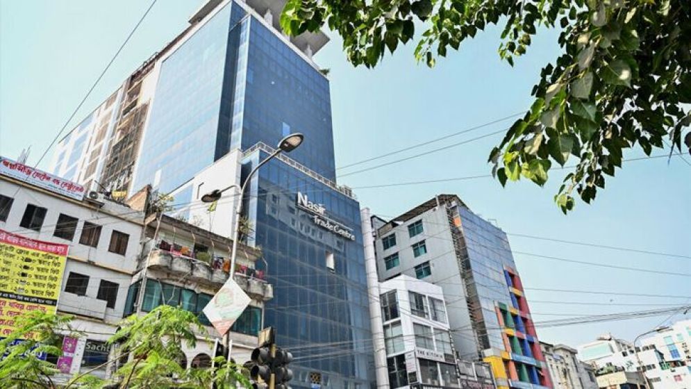 লোকজন নিয়ে জোর করে টিভি মালিকের দপ্তরে হাসনাত, ৫ সাংবাদিক ছাটাই