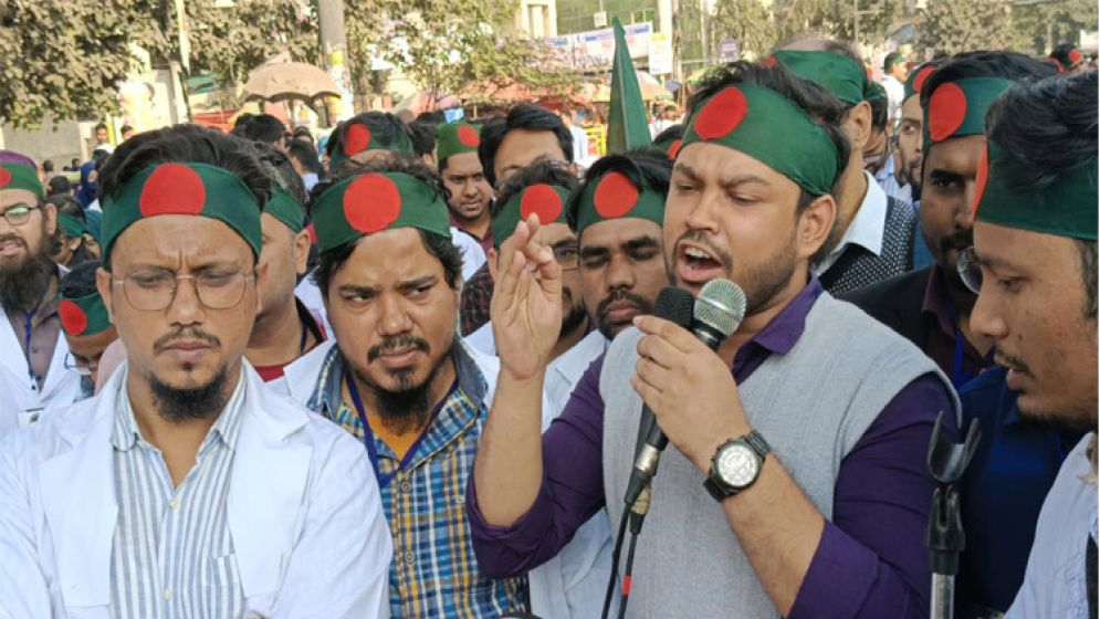 ভাতা বৃদ্ধির সিদ্ধান্তে ট্রেইনি চিকিৎসকেরা স্বাস্থ্যসেবায় ফিরছেন