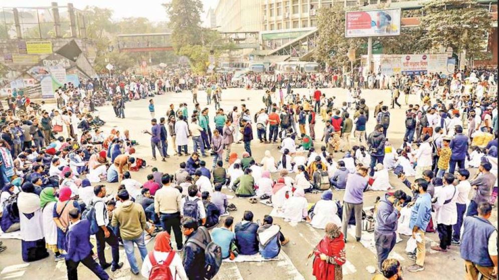 শিক্ষানবিশ চিকিৎসকদের আন্দোলন প্রত্যাহার