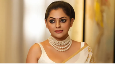 বিমানবন্দরে আটকে দেওয়া হলো অভিনেত্রী নিপুণকে