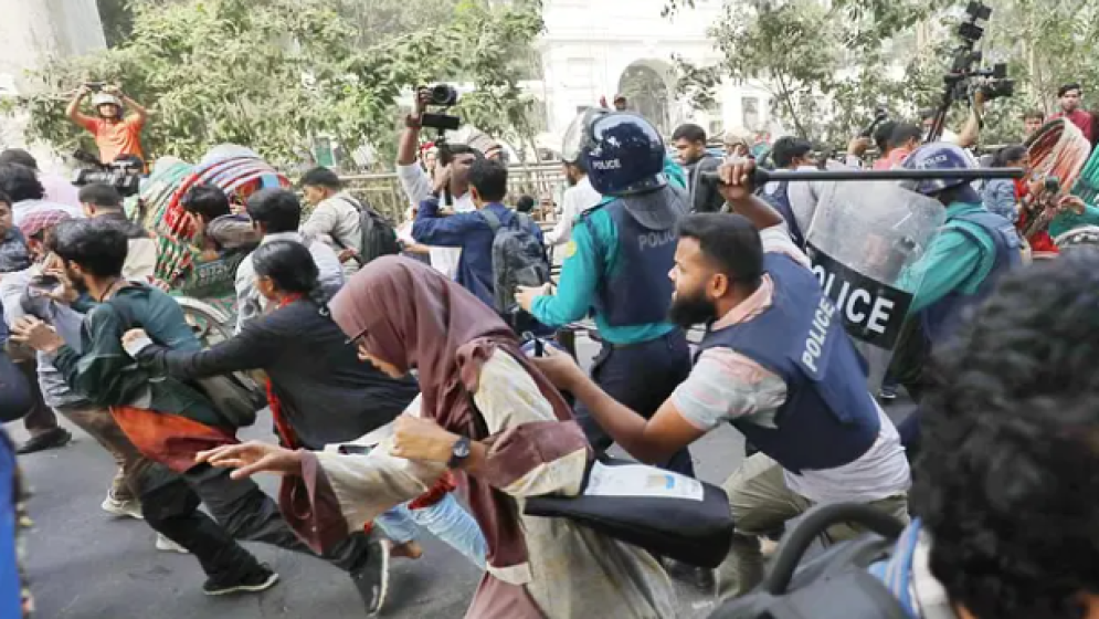আদিবাসী শিক্ষার্থীদের ওপর হামলার প্রতিবাদে মিছিলে পুলিশের লাঠিপেটা