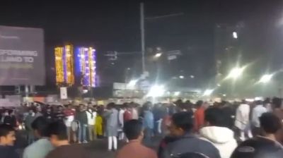 হঠাৎ গুলশান ১ নম্বরে শিক্ষার্থীদের সড়ক অবরোধ