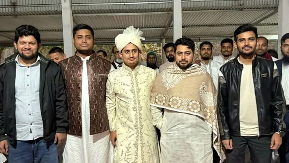 বিয়ে করলেন সারজিস