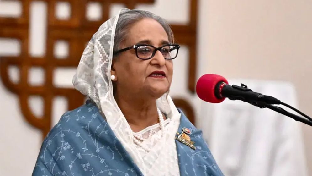 হঠাৎ ছাত্রদের উদ্দেশে ভাষণ দিতে আসছেন হাসিনা