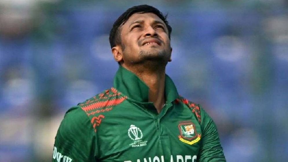 ১৭ বছর পর বিসিবির কেন্দ্রীয় চুক্তি থেকে বাদ সাকিব