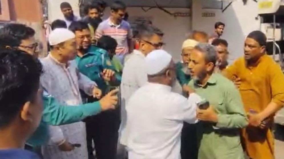 আ.লীগ নেতাকে ছাড়াতে গিয়ে থানায় বিএনপির দুপক্ষের হাতাহাতি