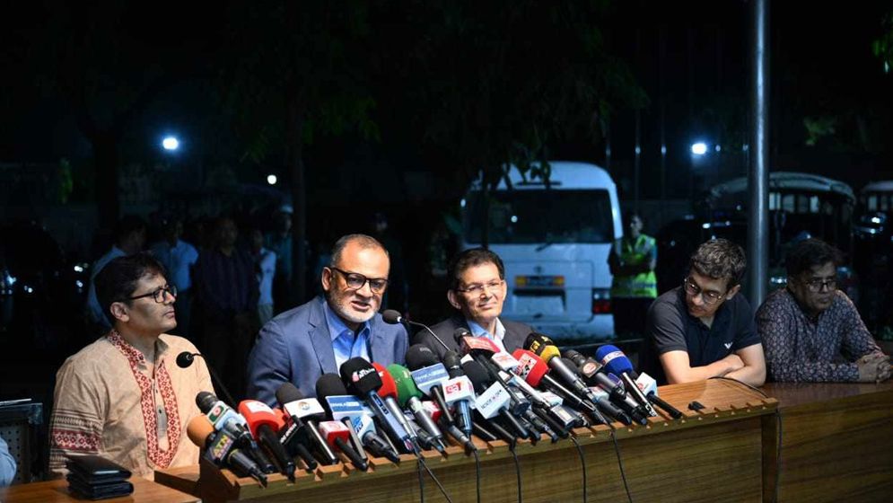 শুল্ক নিয়ে মার্কিন প্রশাসনের সঙ্গে আলোচনা করবেন প্রধান উপদেষ্টা