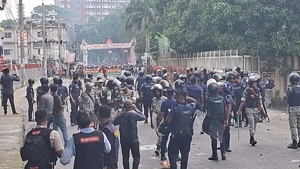 গোপালগঞ্জে বুধবার ঠিক কি ঘটেছিল, আইনশৃঙ্খলা বাহিনীর ভূমিকা কি ছিল