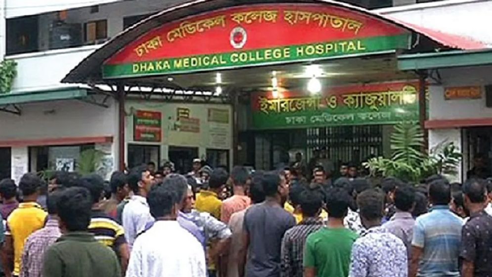 সচিবালয়ের সামনে পাল্টাপাল্টি ধাওয়া, আহত ৭৫