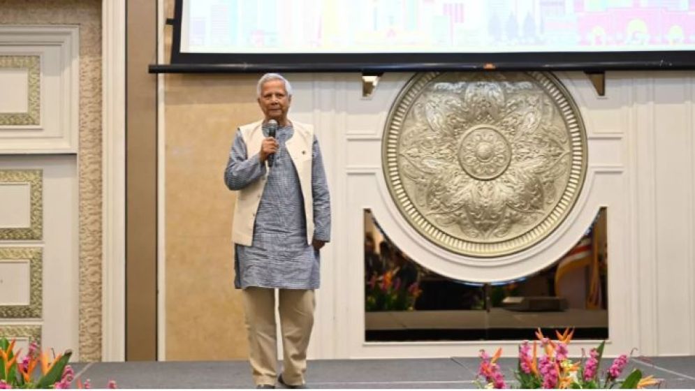 মালয়েশিয়ার কোম্পানিগুলোকে বাংলাদেশে বিনিয়োগে প্রধান উপদেষ্টার আহ্বান