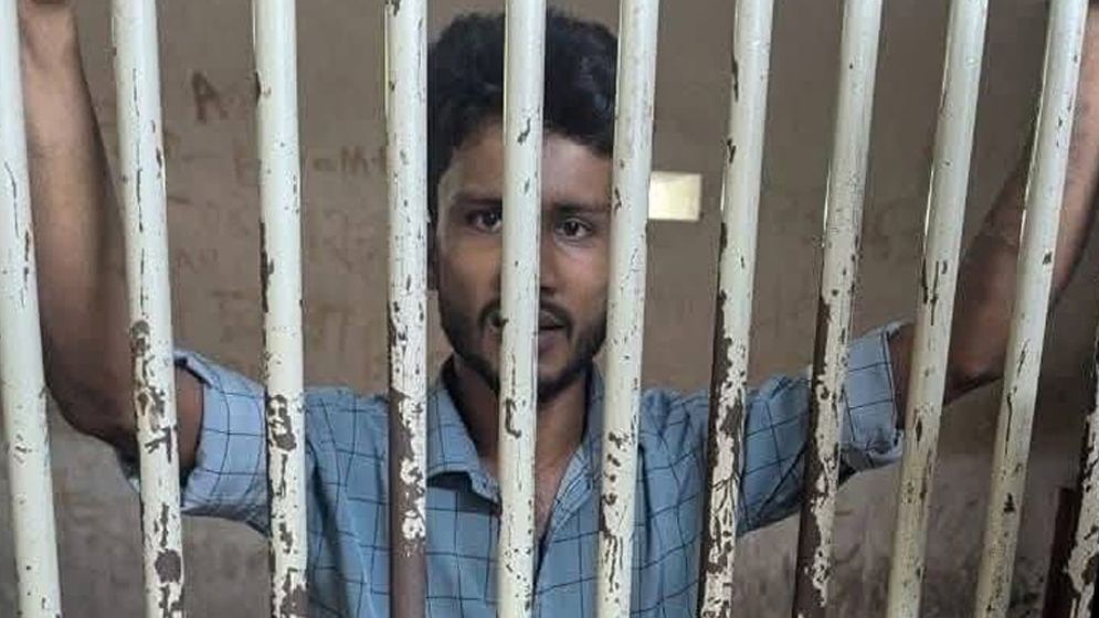 ৩২ নম্বরে ফুল দিতে গিয়ে মারধরের শিকার সেই রিকশাচালক কারাগারে